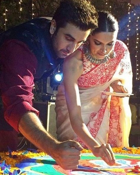 Ranbir Kapoor Deepika Padukone, Deepika Padukone Saree, Happy Diwali Pictures, Diwali Wishes In Hindi, Deepika Ranveer, Diwali Pictures, Diwali Photos, Deepika Padukone Style, Diwali Wishes