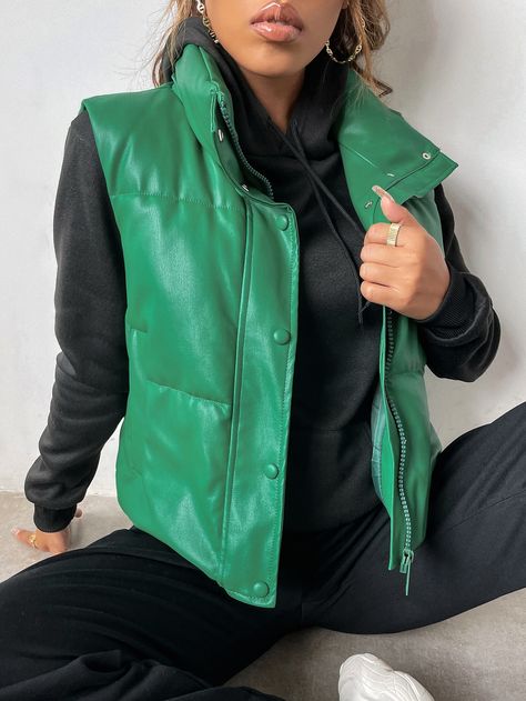 Leather Vest Outfit, Puffer Vest Outfit, Puffer Vest Jacket, Vest Outfits For Women, Puffer Gilet, Green Puffer, Women Outerwear, Black And White Baby, Casual Weekend