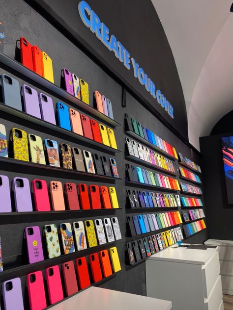 Phone Shop Design Ideas, Phone Accessories Shop Design, Phone Case Store, Photography Ideas At Home, Mobile Phone Shops, Bookcase Lighting, Phone Accessories Shop, Phone Store, Samsung Galaxy Phones