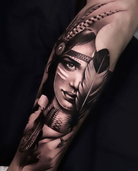 Native Woman Tattoo Design, Realism Feather Tattoo, Indian Face Tattoo, Indian Tattoo Sleeve, Indian Tattoos For Women Native, Native Tattoos For Women, Tattoo Indien, Indian Women Tattoo, Native Indian Tattoos