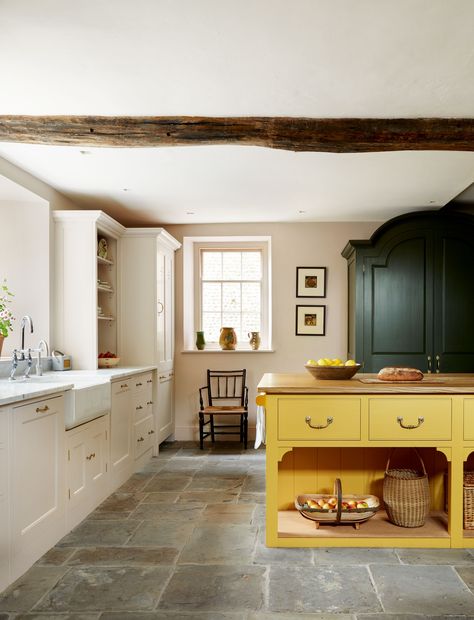 A handsome Queen Anne house in Norfolk rejuvenated by Carlos Garcia | House & Garden Kitchen Colour Combination, Norfolk House, 18th Century House, Queen Anne House, Wooden Countertops, Townhouse Designs, Flat Panel Cabinets, London House, Relaxation Room