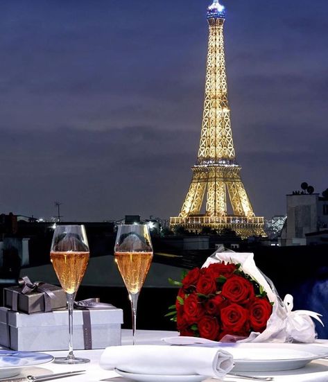 LUXE LADY on Instagram: “Dinner with a view ✔️ @thepeninsulaparis” Torre Eiffel Paris, Paris Rooftops, Romantic Paris, Beautiful Paris, Paris Pictures, Soyut Sanat Tabloları, Paris Aesthetic, I Love Paris, Paris Design