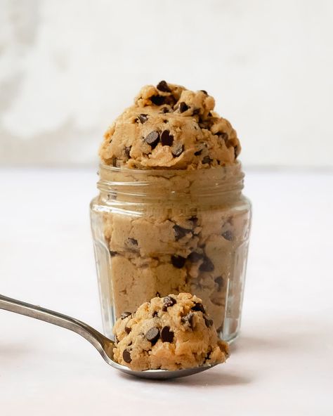 Vegan cookie dough is a quick and easy edible chocolate chip cookie dough. This vegan edible cookie dough is made with simple ingredient, is gluten and dairy free and can be made refined sugar free, too. If you’re a fan of eating scoops of cookie dough by the spoonful, this vegan chocolate chip cookie dough is for you! Edible Cookie Dough Gluten Free, Cookie Dough Gluten Free, Easy Edible Cookie Dough, Healthy Granola Recipes, Vegan Cookie Dough Recipe, Vegan Chocolate Chip Cookie Dough, Roasted Vegetables Healthy, Cookie Dough Vegan, Cookie Dough For One