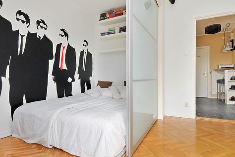 IKEA Hackers: Turn your studio apartment into a 1 bedroom with PAX closet doors Ikea Cupboards, Ikea Room Divider, Sliding Door Room Dividers, Tiny Studio Apartments, Sliding Room Dividers, Ikea Wardrobe, Diy Room Divider, Room Divider Doors, Decor Studio