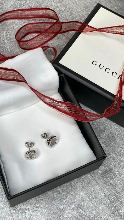 𝑴𝒂𝒌𝒆𝒖𝒑 𝑨𝒓𝒕𝒊𝒔𝒕 & 𝑩𝒓𝒐𝒘𝒔 • 𝑲𝒓𝒂𝒌𝒐𝒘 | Gucci earrings Unpacking birthday gift from my bf 💘 He spoils me so much 🥰 Thank you @astolfi_mattia 😘 #gucci #gucciearrings #earrings… | Instagram Gucci Jewelry, Luxury Wear, Krakow, Makeup Artist, Thank You, Birthday Gifts, Gucci, Jewelry Design, Makeup