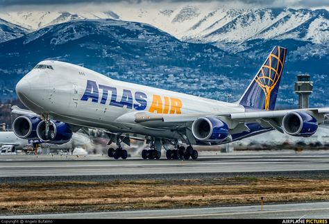 Atlas Air B747-8F  (N854GT) at Anchorage - photo by Angelo Bufalino Atlas Air, Air National Guard, Cargo Aircraft, Cargo Airlines, Air Cargo, Air Space, Aviation Photography, Commercial Aircraft, Aircraft Pictures