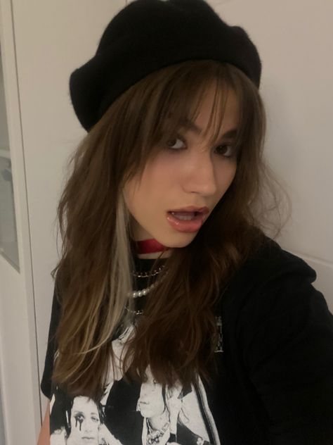 rockstar girlfriend, palaye royale, black beret, beret, rock style Black Beret Outfit Aesthetic, Black Beret Outfit, Beret Outfit, Rock Star Outfit, Jenny Humphrey, Black Beret, Rockstar Girlfriend, Palaye Royale, Next Clothes