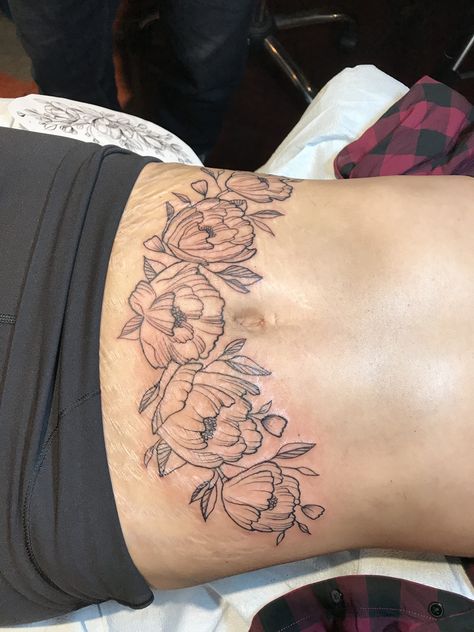 Tattoo Stretch Mark Cover Up, Stomach Stretch Mark Tattoo, Stretch Mark Tattoo Cover Up, Dragon Tattoo Stomach, Stretch Mark Tattoo, Side Stomach Tattoos, Lower Stomach Tattoos, Stomach Tattoos Women, Stomach Tattoo