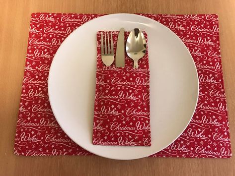 Sewing Projects For Christmas, Christmas Silverware Holder, Christmas Cutlery, First Sewing Projects, Diy Sewing Gifts, Christmas Sewing Projects, African Crafts, Craft Knitting, Christmas Place