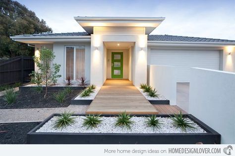 15 Modern Front Yard Landscape Ideas | Home Design Lover Contemporary Front Doors, Modern Front Yard, Front Yard Design, Sepang, Modern Landscape Design, Front Landscaping, Low Maintenance Garden, Design Exterior, Yard Design