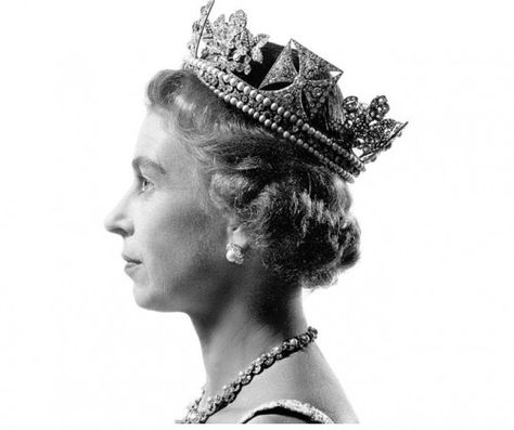 Rainha Elizabeth Ii, English Royalty, Royal Crowns, Elisabeth Ii, Isabel Ii, Queen Of England, Her Majesty The Queen, British Monarchy, Royal House