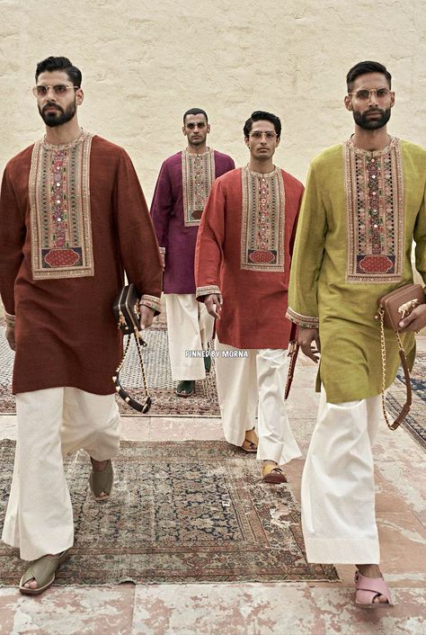 Sabyasachi Mukherjee - India 🇮🇳 Indian Menswear Kurta, Indian Street Wear Men, Free Spirit Outfit Men, Sabyasachi Men Kurta, Indian Traditional Wear Men, Indian Male Clothes, Male Indian Outfits, Veshti Sattai Men, Traditional Dresses Men