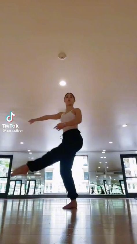 Contemporary Dance Moves, Dance Motivation, Acro Dance, Plant Styling, Dancer Lifestyle, Contemporary Dance Videos, Flexibility Dance, Dance Technique, Aesthetic Dance