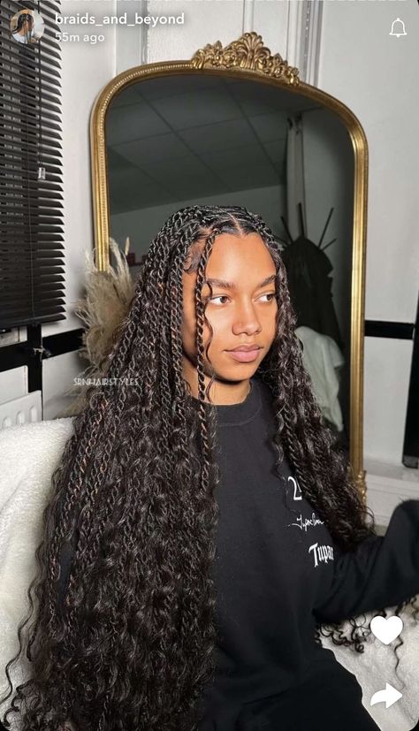 Brown Island Twist, Black French Curls Braids, Black French Curls, Medium Island Twist, Island Twist With Curls, Island Twist Hairstyle, Twist With Curls, French Curls Braids, Zoe Kravitz Braids