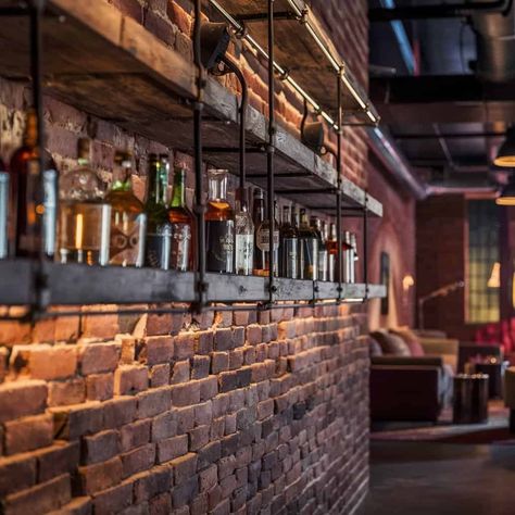 9 Industrial Bar Design Inspirations To Transform Your Space - Fabricerie Industrial Style Bar Design, Commercial Bar Ideas, Brewery Decor Interior Design, Colorful Industrial Interior, Brewery Bar Design, Apothecary Vibes, Industrial Bar Design, 1920s Bar, Industrial Restaurant Design