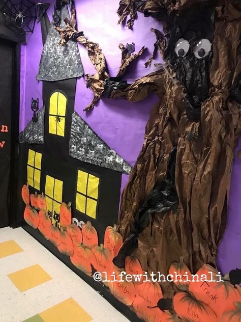 Halloween Hallway Decorations School, School Halloween Decorations, Monster Pinata, Halloween Mural, Halloween Door Decorations Classroom, Halloween Classroom Door, Halloween Classroom Decorations, Halloween Office, Halloween Photo Booth