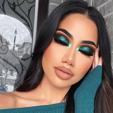 Teal Eyeshadow, Makeup News, Make Up Videos, Green Makeup, Colorful Eye Makeup, Makeup Eye Looks, Creative Eye Makeup, Glamour Makeup, Smokey Eyes