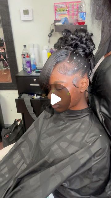 Prom Updo Black Women, Messy Updo Black Women, Updo Black Women, Black Women Updo Hairstyles, Updo Ponytail, Ponytail Hairstyles Easy, Messy Curls, Messy Updo, Special Occasion Hairstyles