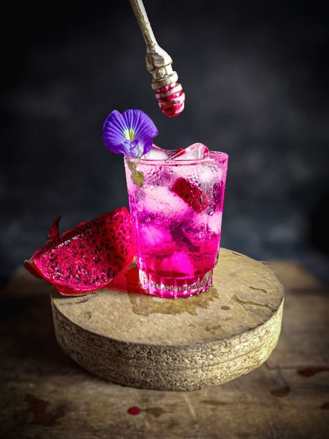 Pink juice Dragon Fruit Photography, Dragon Fruit Aesthetic, Summer Cold Drinks, Dragon Fruit Drink, Dragon Fruit Juice, Fruits Juice, Dragon Fruits, Fruits Photos, Drink Photo