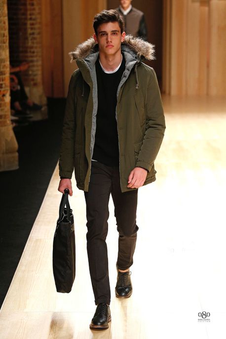 Green Parka Outfit Men, Parka Outfit Men, Green Parka Outfit, Parka Outfit, Green Parka, Fashion Runway Show, Men Parka, Barcelona Fashion, Men Street