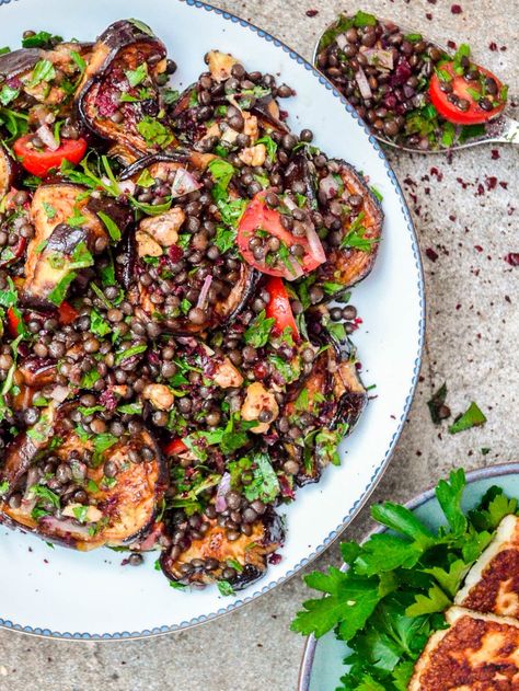 Lentil salad with aubergine - recipe / A kitchen in Istanbul Aubergine Salad, Aubergine Recipe, Bulgur Salad, Eggplant Salad, Roasted Vegetable, Green Lentils, Lentil Salad, Lentil Recipes, Turkish Recipes