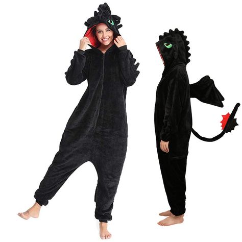 PRICES MAY VARY. Caratteristiche: il drago onesie per adulti è ispirato allo sdentato, ha un'espressione facciale nel cappuccio e gli occhi carini, il naso e le espressioni smiley danno vita all'intero costume. Design: lo sdentato Onesies, cerniera per indossarlo e toglierlo facilmente, elastico e antivento su polsini e pantaloni, caldo da indossare, ali e coda lunga sul retro Materiale: il costume da drago è un tessuto in pile di poliestere comodo, morbido e resistente che può portare la pelle a contatto diretto senza alcun disagio Dimensioni: il drago natalizio Pajama è disponibile in diverse taglie ed è un costume unisex per adulti che si adatta alla maggior parte delle persone. Si prega di controllare la tabella delle taglie per scegliere la taglia più adatta a voi Occasione: il costum Toothless Onesie, Toothless, Costume Design, Cosplay Costume, Smiley, Cosplay Costumes, Onesies, Halloween, Natal