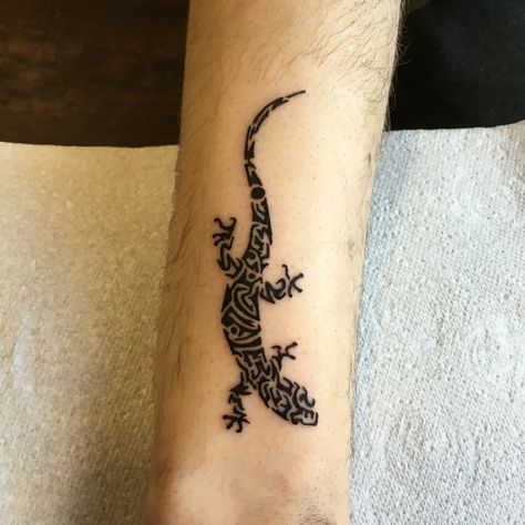 Geko tattoo Leopard Gecko Tattoo, Gecko Tattoo, Aa Tattoos, Lizard Tattoo, Line Work Tattoo, Leopard Gecko, Ankle Tattoo, Picture Tattoos, Tattoo Style