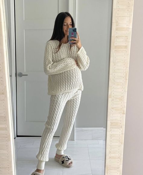 Pregnancy Outfit Ideas, Maternity Outfit Ideas, Maternity Shoot Outfit, Pregnancy Outfit, Cute Pregnancy Pictures, Amazon Baby Registry, Registry Checklist, Preggo Fashion, Maternity Outfit