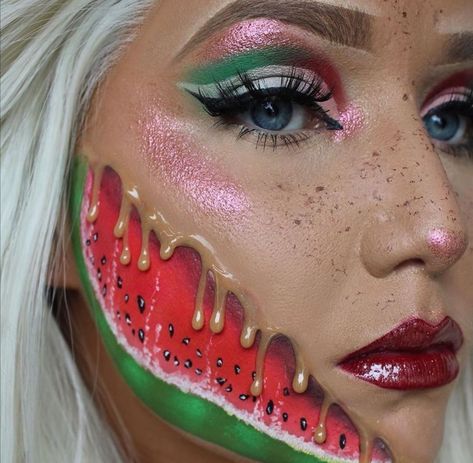 Watermelon Fruit make-up look Makeup Yalda Night, Yalda Makeup, Make Up Cakes Birthdays Girly, Cute Halloween Makeup Ideas, Watermelon Makeup, Makeup Themes, Yalda Night, Food Makeup, Glitter Makeup Looks