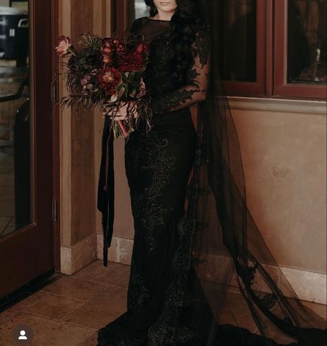 Vampire Theme Wedding, Morticia Addams Wedding Dress, Dark Academia Wedding Dress, Vamp Wedding, Dark Wedding Dress, Gothic Wedding Dresses, Haunted Wedding, Goth Wedding Dresses, Dark Romantic Wedding