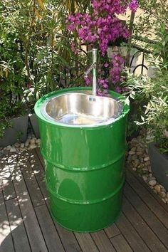 Recycled Barrel, Modern Backyard Design, Outdoor Kitchen Sink, Barrel Sink, Garden Sink, Taman Air, Oil Barrel, Outdoor Sinks, Backyard Designs