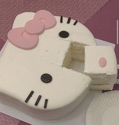 Hello Kitty Torte, Bolo Da Hello Kitty, Pastel Cupcakes, Happy Christmas Eve, Kitty Cake, Cute Birthday Ideas, Hello Kitty Cake, Hello Kitty Birthday, Pretty Birthday Cakes