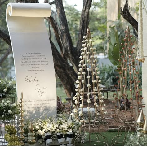 Javanese Wedding Decoration, Backyard Nikkah, Wedding Decor Backdrop, White Theme Wedding, Xmas Display, Lotus Wedding, Ambience Decor, Javanese Wedding, Hindu Wedding Ceremony