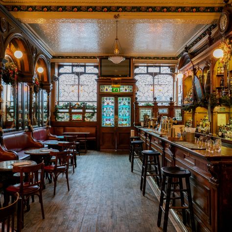 16 Best Bars & Pubs in Edinburgh | Condé Nast Traveler Edinburgh Bars, Edinburgh Restaurants, Pub Interior, Pub Design, Rooftop Bars, Pub Decor, Tattoo Design Ideas, Best Bars, Pub Bar