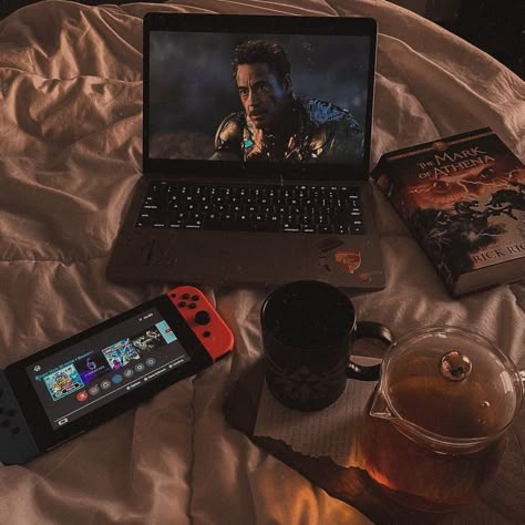 Movie Time Aesthetic, Netflix Chill, Mark Of Athena, Time Aesthetic, Iron Man Movie, Night Movie, Movie Time, Iphone Obsession, Chill Photos