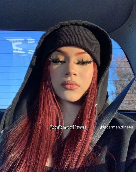 Red Hair With Tattoos, Red Latina Hair, Outfits With Copper Hair, Red Eyebrows Makeup, Red Hair Makeup Looks, Latina With Red Hair, Red Hair And Red Eyebrows, Red Hair Baddie, Red Hair Latina