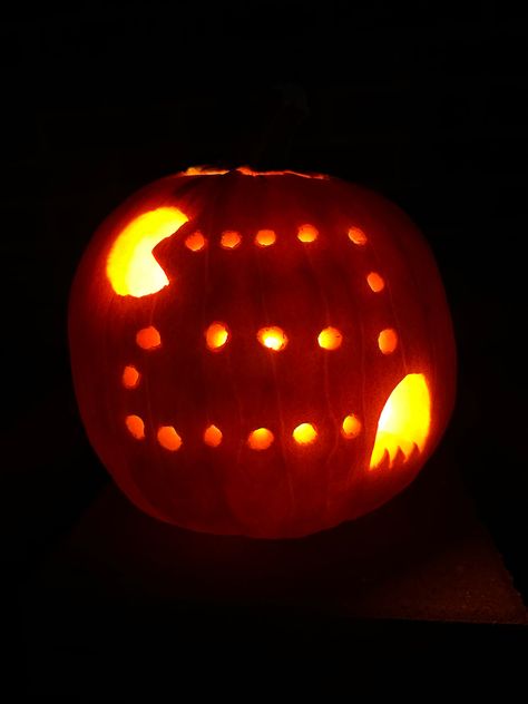 Pumpkin Carving Packman, Pac Man Pumpkin Carving, Pac Man Pumpkin, Cute Painted Pumpkin Ideas, Jack O Latern, Pacman Ghost, Cute Pumpkin Carving, Easy Pumpkin Carving, Pumpkin Carvings