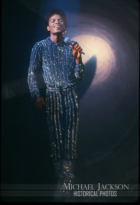 Rock with you 1979 Michael Jackson Outfits, Sup Girl, Disco Queen, Disco Glam, Joseph Jackson, King Of Pop, King Of Music, Jackson Family, Jackson 5