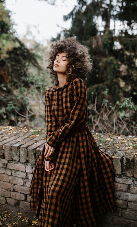 Brown Cottage Dress, Autumn Cottagecore Outfit, Vintage Cottagecore Outfits, Vintage Fall Outfits, Long Plaid Dress, Dresses In Autumn, Library Dress, Cottagecore Dresses Aesthetic, Dark Cottagecore Fashion