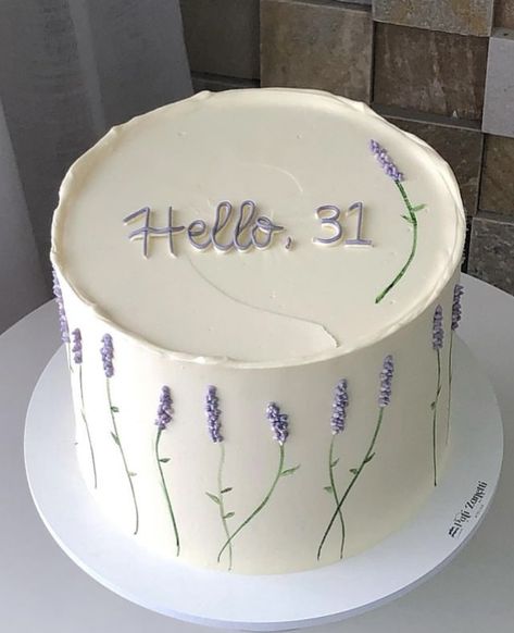 Aesthetic Small Birthday Cake, Simple Lavender Cake, Cake Party Decorations, Simple Decorated Birthday Cakes, Cake Decorating For Women, 31 Bday Cake, Simple Cake Decorating Ideas Birthday, 31 Birthday Cake Women, Birthday Cake Cottagecore