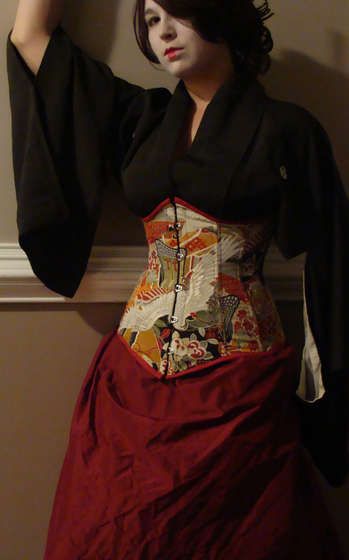 Kimono corset ... lovely, but mija, how about a little smile and not looking like you need Prozac? LOL Diy Corset, Mode Steampunk, Steam Girl, Corset Fashion, Diy Vetement, Corset Lingerie, Mode Vintage, Fashion Mode, Kimono Fashion