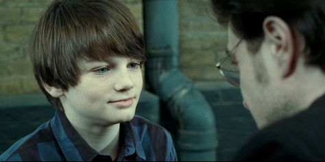 Albus Severus Potter talking to his father during the "Harry Potter and the Deathly Hallows: Part II" movie. Description from businessinsider.com. I searched for this on bing.com/images Harry Potter Anniversary, Harry Potter Play, Harry Potter Cursed Child, Seven Movie, Albus Severus Potter, Albus Severus, Harry Potter Next Generation, Deathly Hallows Part 2, Harry And Ginny