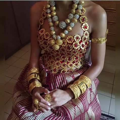 [ #traditionalwedding] Magnifiques bijoux Akan de la #cotedivoire | Repost from @makedabijoux ❤️ | To be featured, tag #ivorianweddings #Ivorian #wedding #team225 Coast Fashion, African Inspired Fashion, American Wedding, African Wedding, African Culture, African Beauty, African Design, Ivory Coast, African Inspired