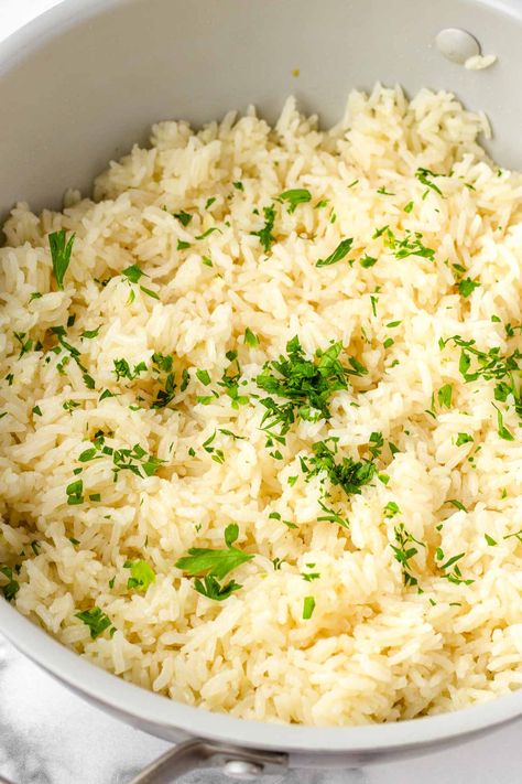 This garlic butter rice is such a simple yet flavorful rice side dish. It's cooked in savory broth, and infused with butter and garlic. Sizzling Rice Soup Recipe, Garlic Butter Rice, Slow Cooker Chicken Stew, Flavorful Rice, Mexican Rice Easy, White Rice Recipes, Soup Dish, Rice Side Dishes, Rice Side