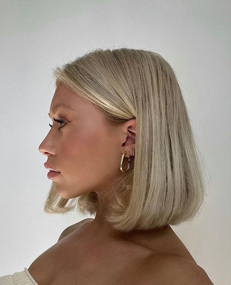 Short Platinum Blonde Hair, Blonde Hair Inspiration, Blonde Hair Looks, Platinum Blonde Hair, Short Blonde Hair, Cut My Hair, Hair Envy, Aesthetic Hair, Blonde Hair Color