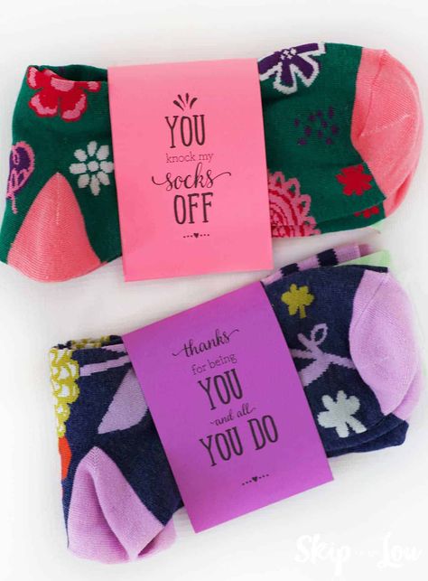 colorful socks with printable band that says you knock my socks off Washers Game Diy, Staff Recognition Ideas, Small Homemade Gifts, Rock Activities, Sock Puns, Ministry Appreciation, Thankful Gifts, Socks Gift Ideas, Packaging Socks