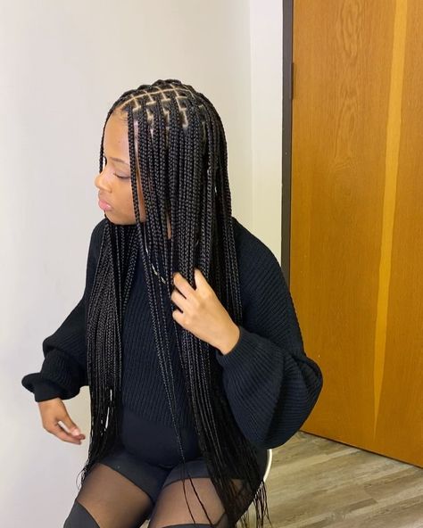 5,039 "Μου αρέσει!", 50 σχόλια - HOUSTON BRAIDER (@houstonbraidstyle) στο Instagram: "•Medium knotless braids hip length • •Click the link in my bio to book your appointment • • • •…" Weave Braids, Braids Ideas, Front Braids, Long Box Braids, Cute Braided Hairstyles, Stitch Braids, Box Braids Styling, Girls Hairstyles Braids, Knotless Braids