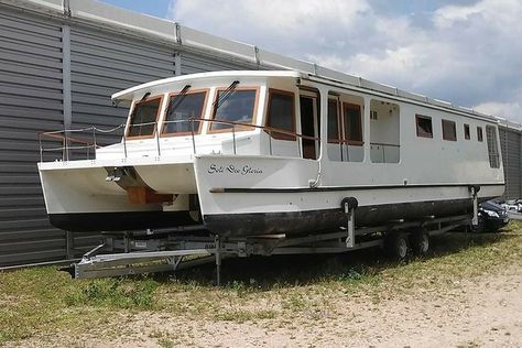 Trailerable Houseboats, Pontoon Houseboat, House Boats For Sale, Barge Boat, Shanty Boat, Shed Tiny Home, Boat House Interior, Floating Homes, Houseboat Living