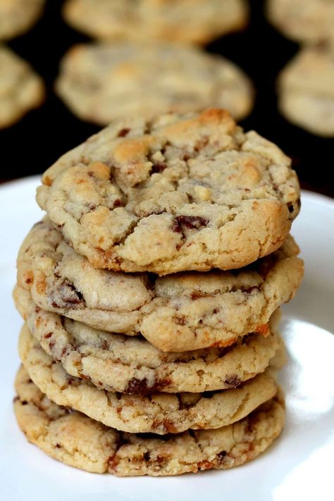 These Toffee Chip Cookies are so softy and chewy! Our whole family fell in love with them! Thumbprint Cookie Recipe, Toffee Cookie Recipe, Raspberry Thumbprint, Chocolate Cookie Bars, Raspberry Thumbprint Cookies, Thumbprint Cookie, Cup Cookies, Toffee Chips, Pinterest Food