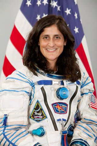 NASA astronaut Sunita Williams First Female Astronaut, Sunita Williams, Florida Institute Of Technology, Patriotic Pictures, Nasa Space Shuttle, Nasa Astronaut, Nasa Missions, Photo Clipart, Nasa Astronauts